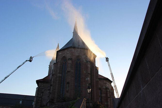 Mit zwei Drehleitern im Einsatz (Foto: Feuerwehr Heiligenstadt)