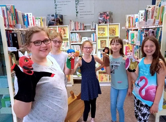 Treffen in der Bibliothek (Foto: Elke R&auml;uber )