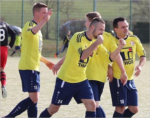 Freude bei den Fu&szlig;ballern (Foto: Sebastian Grimm)
