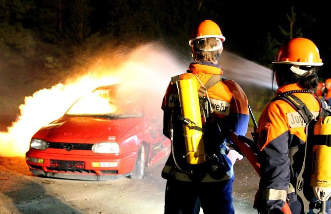 Autobrand (Foto: Feuerwehr Heiligenstadt)
