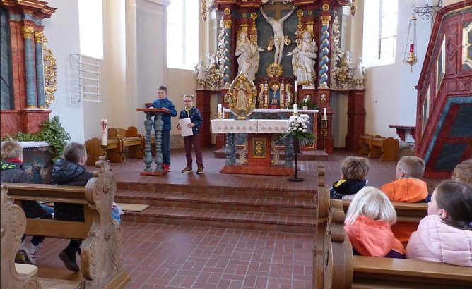 In der Kirche (Foto: Konrad Hentrich Grundschule) In der Kirche (Foto: Konrad Hentrich Grundschule)