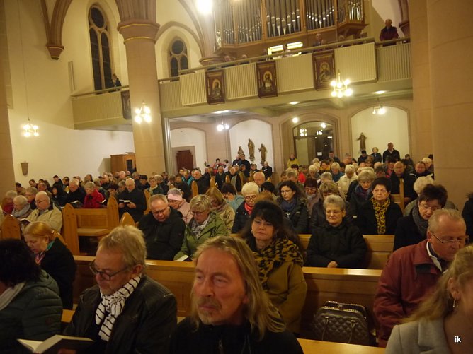 Friedensgebet (Foto: Ilka Kühn) Friedensgebet (Foto: Ilka Kühn)