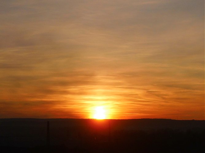 Sonnenuntergang über Nordhausen (Foto: Bernd Thielbeer) Sonnenuntergang über Nordhausen (Foto: Bernd Thielbeer)