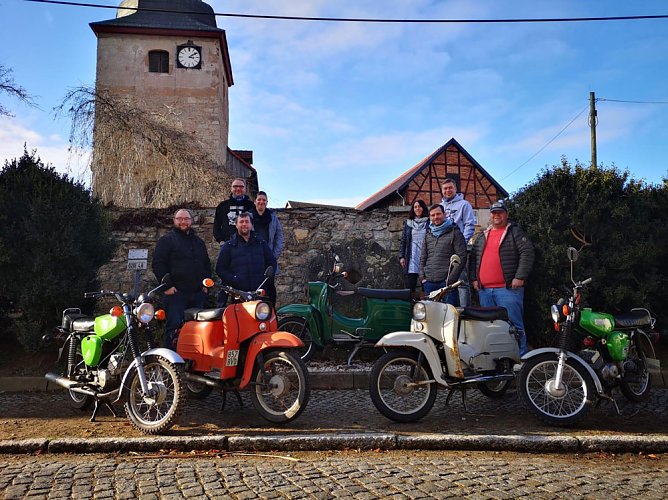 Neuer Verein in Niederbösa (Foto: Simsonfreunde Niederbösa) Neuer Verein in Niederbösa (Foto: Simsonfreunde Niederbösa)