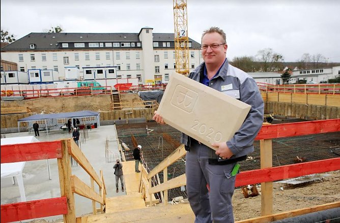 Grundstein (Foto: EKW) Grundstein (Foto: EKW)