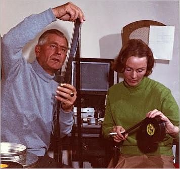 Beim Sichten von Filmmaterial (Foto: Heinz Sielmann Stiftung) Beim Sichten von Filmmaterial (Foto: Heinz Sielmann Stiftung)