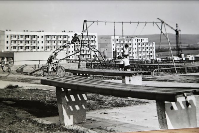 spielplatz (Foto: hans Krug) spielplatz (Foto: hans Krug)