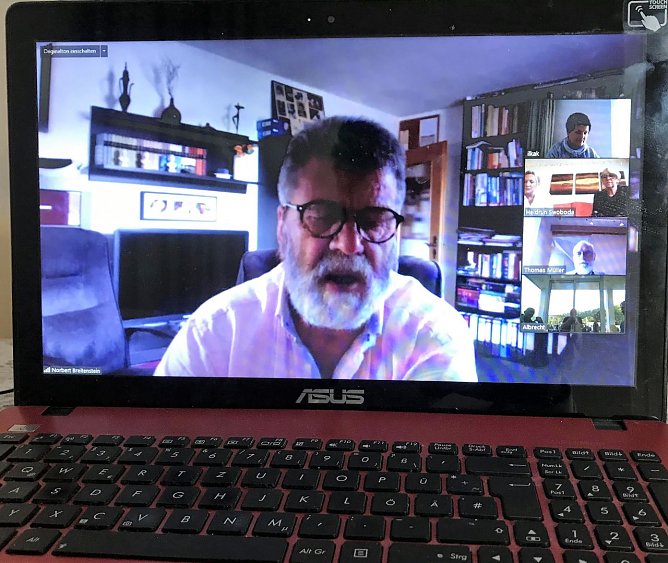 Begrüßung (Foto: Ilka Kühn) Begrüßung (Foto: Ilka Kühn)