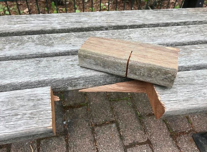 Bank zerstört (Foto: René Weißbach) Bank zerstört (Foto: René Weißbach)