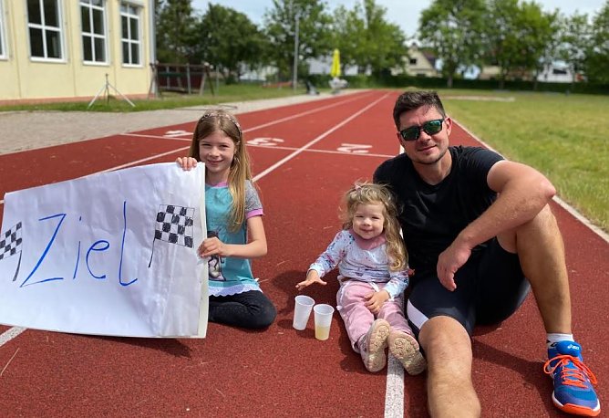 Sebastian Winterlich mit seinen T&ouml;chtern (Foto: Franka Winterlich)