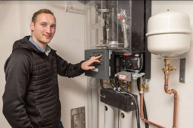 Frederic D&ouml;ring, Projektingenieur der EW W&auml;rme (Foto: Eichsfeldwerke)