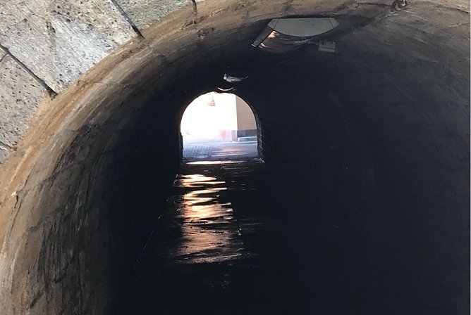 Dunkel und dreckig - der Fu&szlig;g&auml;ngertunnel  (Foto: Ilka K&uuml;hn)