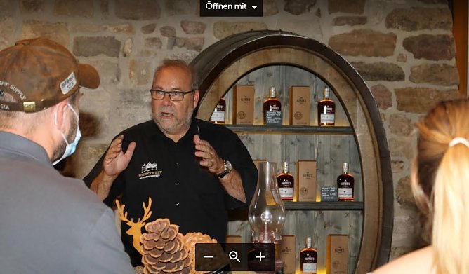 Bernd Ehbrecht konnte viele Gäste informieren (Foto: Whiskywelt Burg Scharfenstein) Bernd Ehbrecht konnte viele Gäste informieren (Foto: Whiskywelt Burg Scharfenstein)
