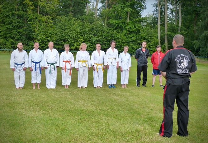 Training auf dem Waldsportplatz (Foto: Leinefighter)