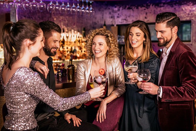 Beste Freunde feiern gern (Foto: mydays.de) Beste Freunde feiern gern (Foto: mydays.de)