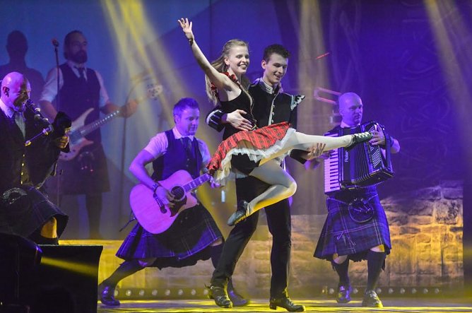 Fans des irischen Tanzspektakels m&uuml;ssen sich in der Leinefelder Obereichsfeldhalle bis zum kommenden Jahr gedulden. (Foto: Tobias Tschapka)