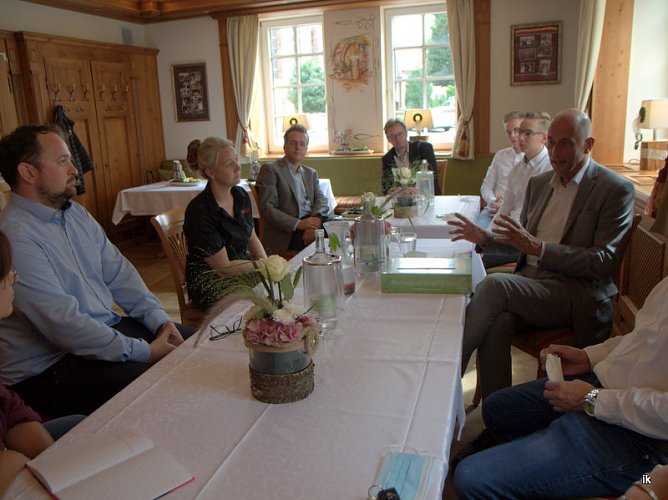 Gesprächsaustausch (Foto: Ilka Kühn) Gesprächsaustausch (Foto: Ilka Kühn)