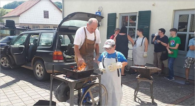 Schmied beim Elternstammtisch der Autismusambulanz (Foto: Autismusambulanz) Schmied beim Elternstammtisch der Autismusambulanz (Foto: Autismusambulanz)