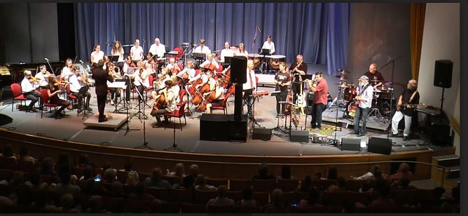 Orchester der Musikschule und Rockband beim gemeinsamen Auftritt Im Eichsfelder Kulturhaus (Foto: Rotary Club Obereichsfeld)