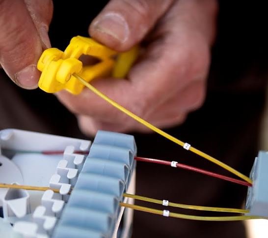 Glasfaser sorgt f&uuml;r hohe &Uuml;bertragungsraten.  (Foto: Tim Krchov)