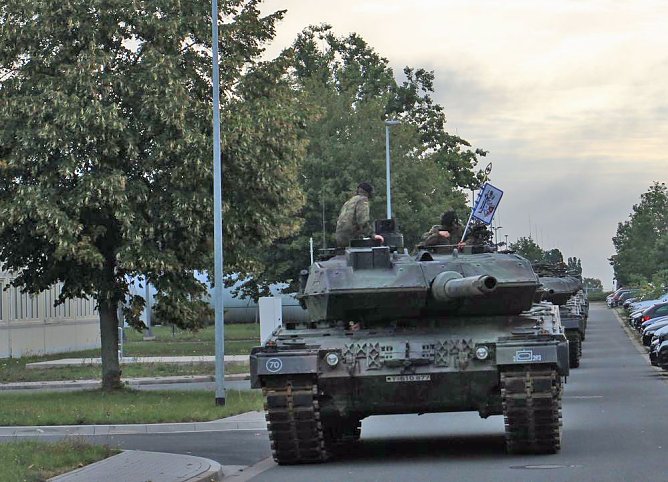 Panzerkompanie in Bad Frankenhausen verabschiedet (Foto: Karl-Heinz Herrmann) Panzerkompanie in Bad Frankenhausen verabschiedet (Foto: Karl-Heinz Herrmann)