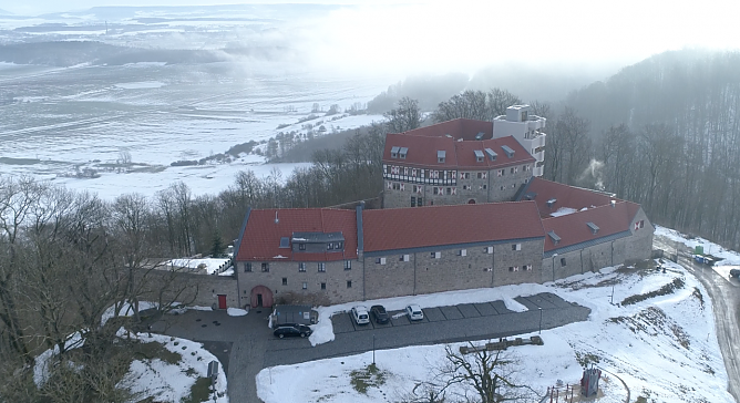 Burg Scharfenstein im Schnee (Foto: Burghotel Scharfenstein KG) Burg Scharfenstein im Schnee (Foto: Burghotel Scharfenstein KG)