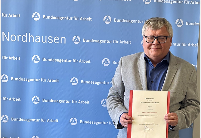 Jubilar Arno Schierwater (Foto: Agentur für Arbeit Nordhausen) Jubilar Arno Schierwater (Foto: Agentur für Arbeit Nordhausen)