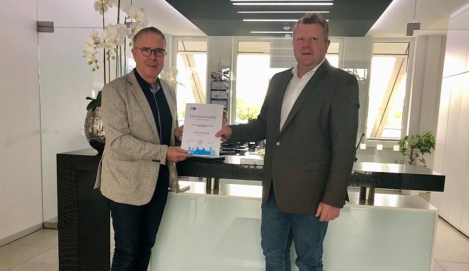 Ehrung zum Firmenjubiläum (Foto: IHK) Ehrung zum Firmenjubiläum (Foto: IHK)