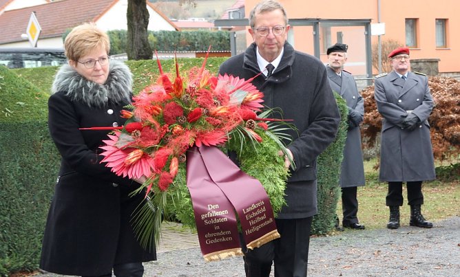 Kranzniederlegung in Heiligenstadt (Foto: Elke Sagorski.) Kranzniederlegung in Heiligenstadt (Foto: Elke Sagorski.)