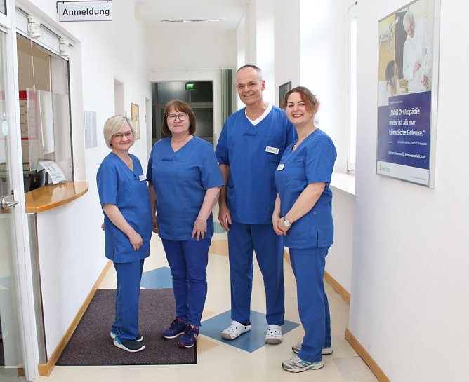 Team MMS: Judith Riedel, Angela Schilausky, Dr. med. Steffen Zwanzig und Katrin Eisfeld (v.l.n.r.) bilden das Team der Schmerzambulanz in der Helios Klinik Bleicherode. (Foto: Janine Skara)