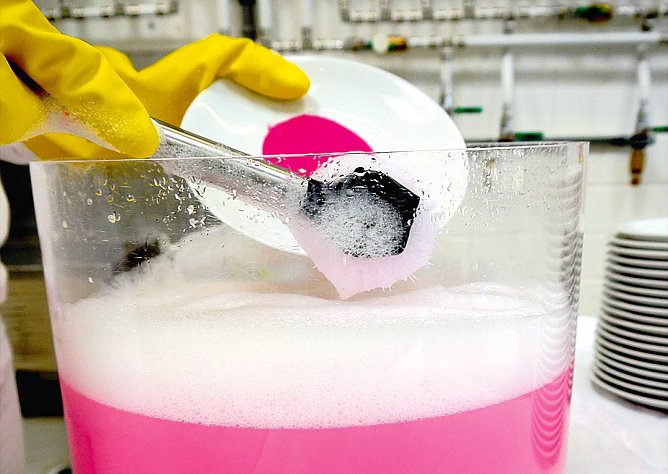 Spülmittel im Test (Foto: Stiftung Warentest) Spülmittel im Test (Foto: Stiftung Warentest)