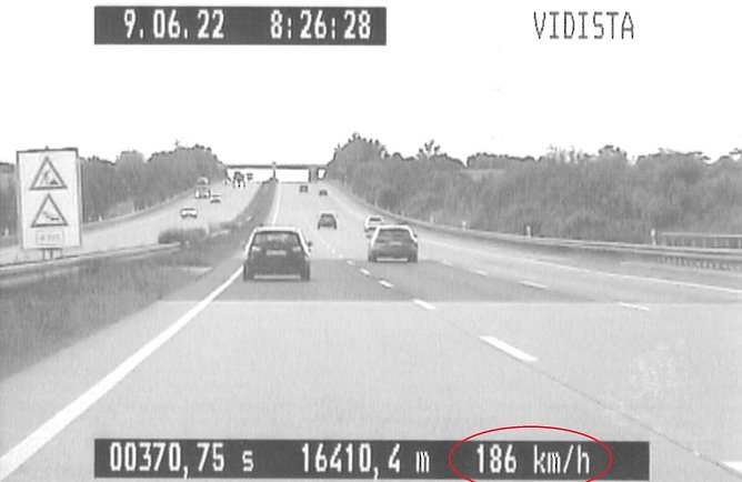 Hier geht der Raser den Beamten in die Falle (Foto: Autobahnpolizei) Hier geht der Raser den Beamten in die Falle (Foto: Autobahnpolizei)