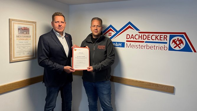 Christian G&uuml;lle und der stellvertretende Hauptgesch&auml;ftsf&uuml;hrer der Kreishandwerkerschaft Nordth&uuml;ringen Marc Weinrich (Foto: KHW)