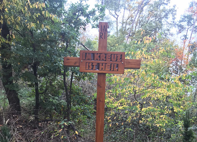 Im Kreuz ist Heil (Foto: Pfarrbüro Hundeshagen) Im Kreuz ist Heil (Foto: Pfarrbüro Hundeshagen)