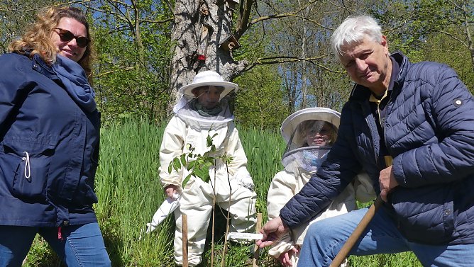 Im summenden Klassenzimmer (Foto: R.Englert)