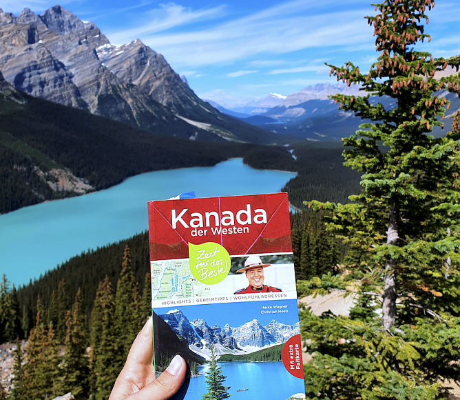 Reiseführer und Reiseziel in einem Bild (Foto: Leyla Kajaakay
) Reiseführer und Reiseziel in einem Bild (Foto: Leyla Kajaakay
)