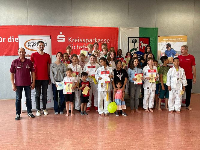 Kreisjugendspiele im Ju Jutsu (Foto: G. Eckert) Kreisjugendspiele im Ju Jutsu (Foto: G. Eckert)
