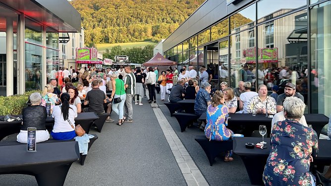 Party nach Feierabend zum 30j&auml;hrigen Jubil&auml;um (Foto: AHP)