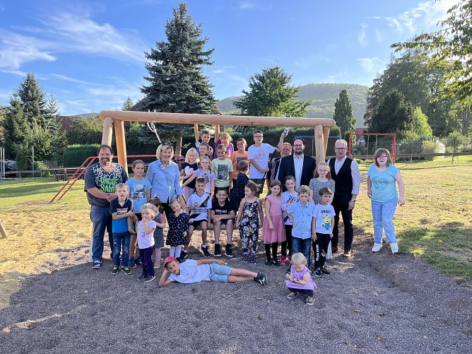 F&uuml;r die Birkefelder Kinder gab es zur Kirmes eine sch&ouml;ne &Uuml;berraschung (Foto: Elisabeth H&auml;ger)