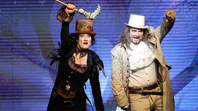 Szenenfoto aus "FAUST-AUF DEM BROCKEN-Rocktheater nach Goethe (Foto: Peter Gerke/HSB) Szenenfoto aus "FAUST-AUF DEM BROCKEN-Rocktheater nach Goethe (Foto: Peter Gerke/HSB)