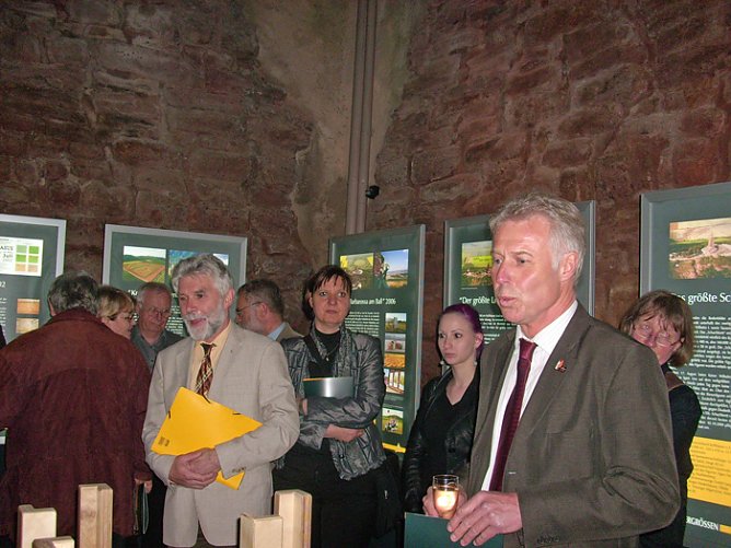Henriette pickt am Kyffh&auml;user (Foto: Karl-Heinz Herrmann)