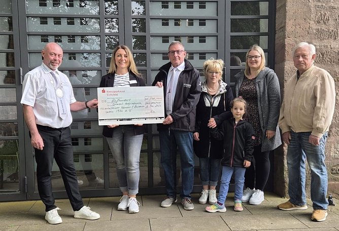 Spenden&uuml;bergabe (Foto: Eichsfeld Klinikum)