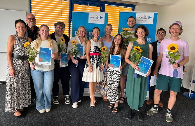 Preistr&auml;ger und Jury: Simone Kaufmann (Projektmanagerin GIW), Hans-Georg M&uuml;ller (BIC Nordth&uuml;ringen GmbH), Pia Mauermann, Janek Voos, Luisa Otto (Foto: BIC Nordth&uuml;ringen)