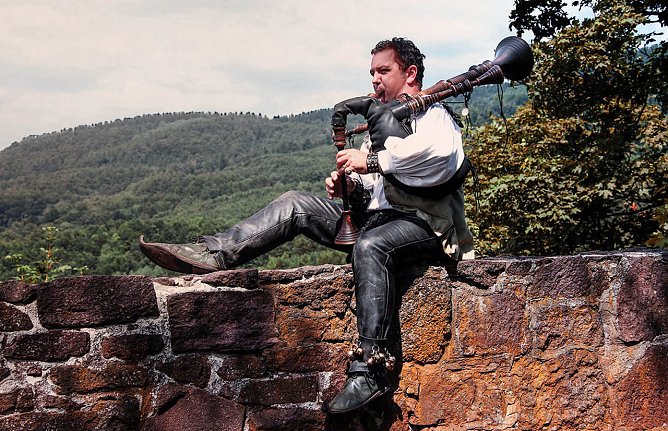 Burgherr Kai Prengel auf der Burg Hohnstein (Foto: Prengel Gastronomie & Handels GmbH) Burgherr Kai Prengel auf der Burg Hohnstein (Foto: Prengel Gastronomie & Handels GmbH)