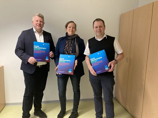 Auch in Nordth&uuml;ringen wird die Industrie- und Handelskammer mit den Zeugnismappen f&uuml;r die Ausbildung werben (Foto: IHK)