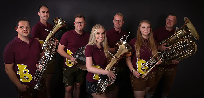 Brassvegas spielen beim KirmesOpen in Dingelstädt auf (Foto: Odette Hartleib) Brassvegas spielen beim KirmesOpen in Dingelstädt auf (Foto: Odette Hartleib)