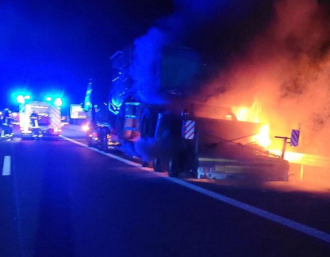 LKW brannte auf der Autobahn (Foto: Silvio Dietzel/Feuerwehr)