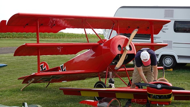 Wird auch in diesem Jahr wieder ein Hingucker am Boden und in der Luft sein: Die Fokker DR1 (Foto: nnz-Archiv)