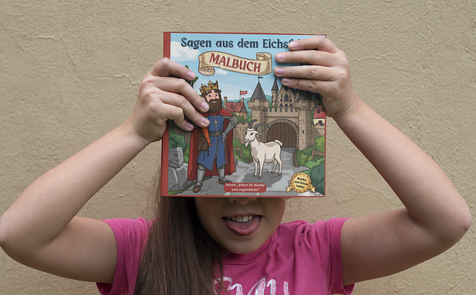 Von Kindern f&uuml;r Kinder - an der Regelschule Breitenworbis hat man ein eigenes Malbuch zur Eichsfelder Sagenwelt erstellt (Foto: Peter Cott)