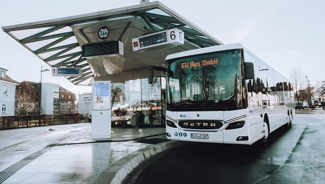 In Leinefelde wurde der neue Busbahnhof eingeweiht (Foto: Tim Krchov/Stadt Leinefelde-Worbis) In Leinefelde wurde der neue Busbahnhof eingeweiht (Foto: Tim Krchov/Stadt Leinefelde-Worbis)